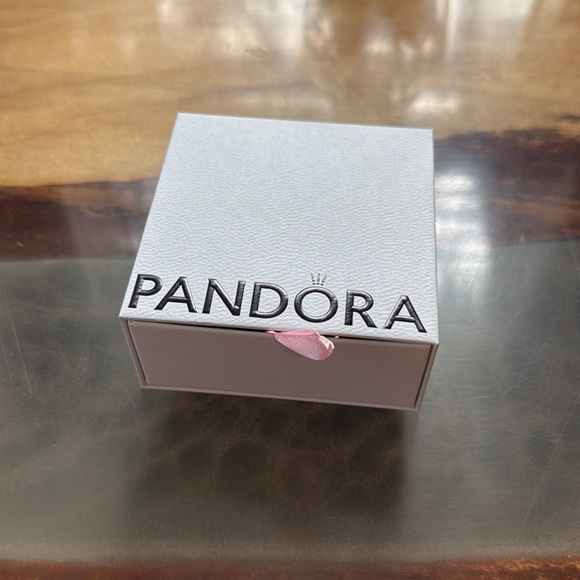 Pandora bangle bracelet - Picture 3 of 3